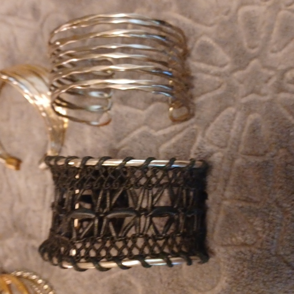 Bracelets - Picture 3 of 5